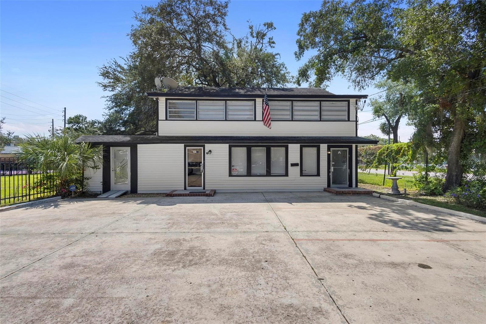 646 W COLONIAL Dr