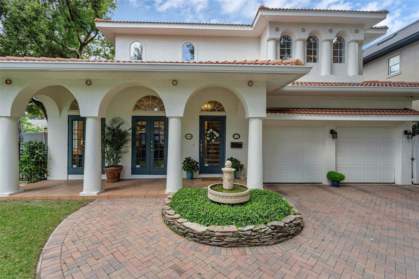 1100 EDWARDS Ln