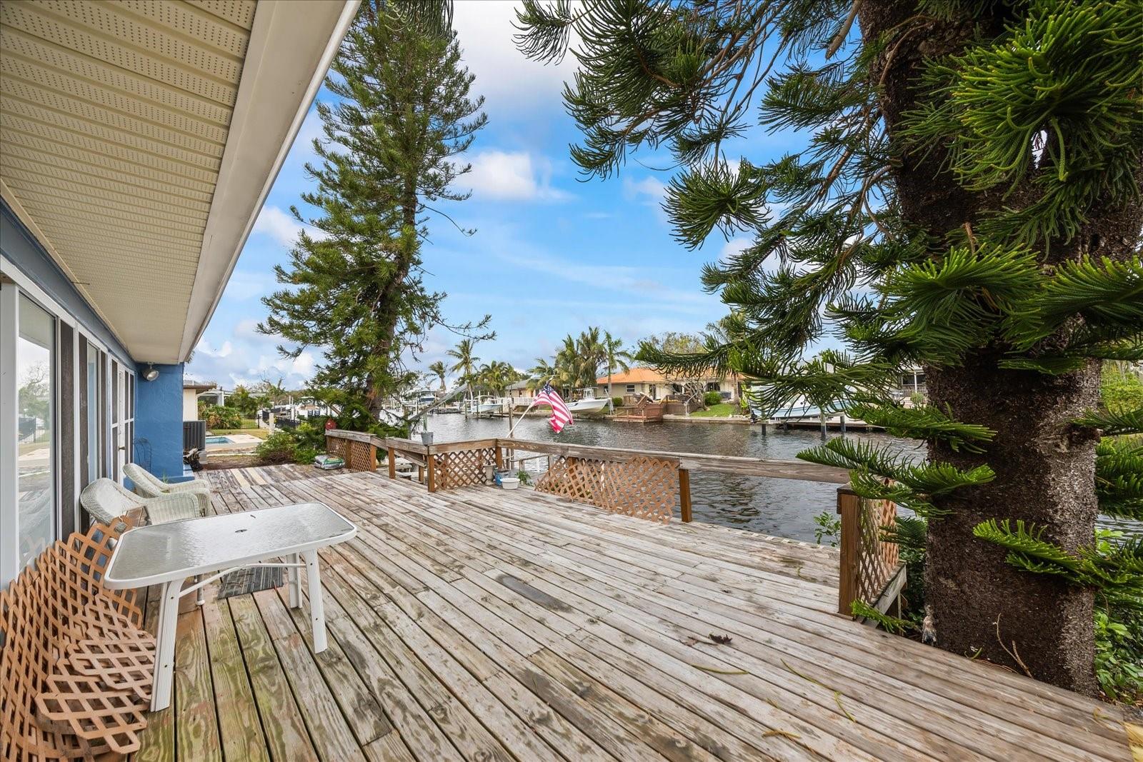 1409 NE 49TH Ave ST PETERSBURG, FL 33703