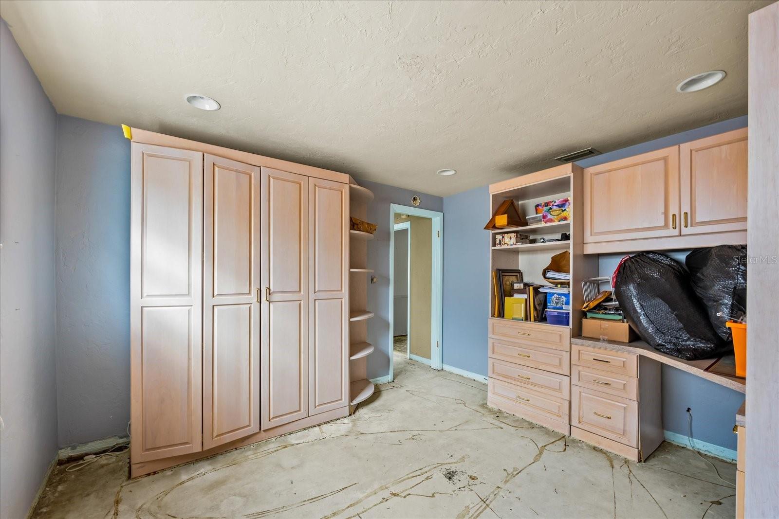 1409 NE 49TH Ave ST PETERSBURG, FL 33703