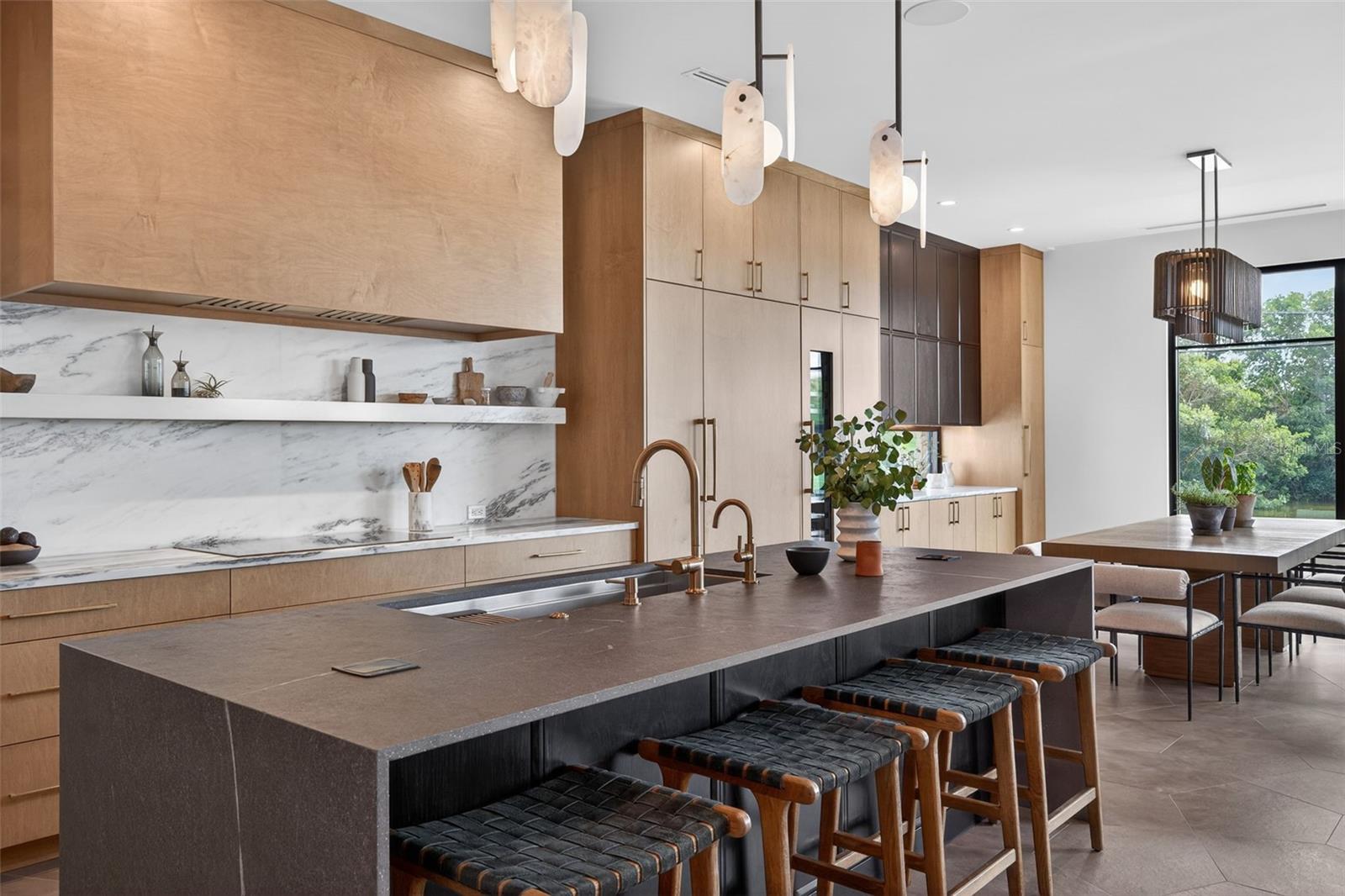 370 BELLEAIR Dr ST PETERSBURG, FL 33704