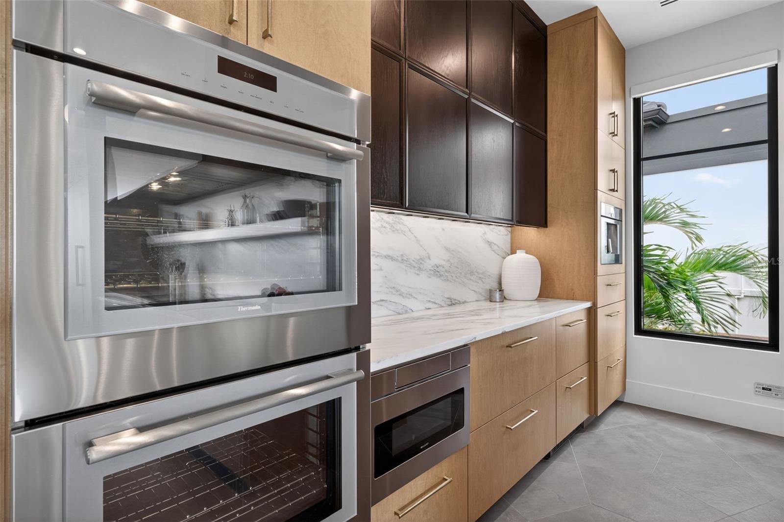 370 BELLEAIR Dr ST PETERSBURG, FL 33704