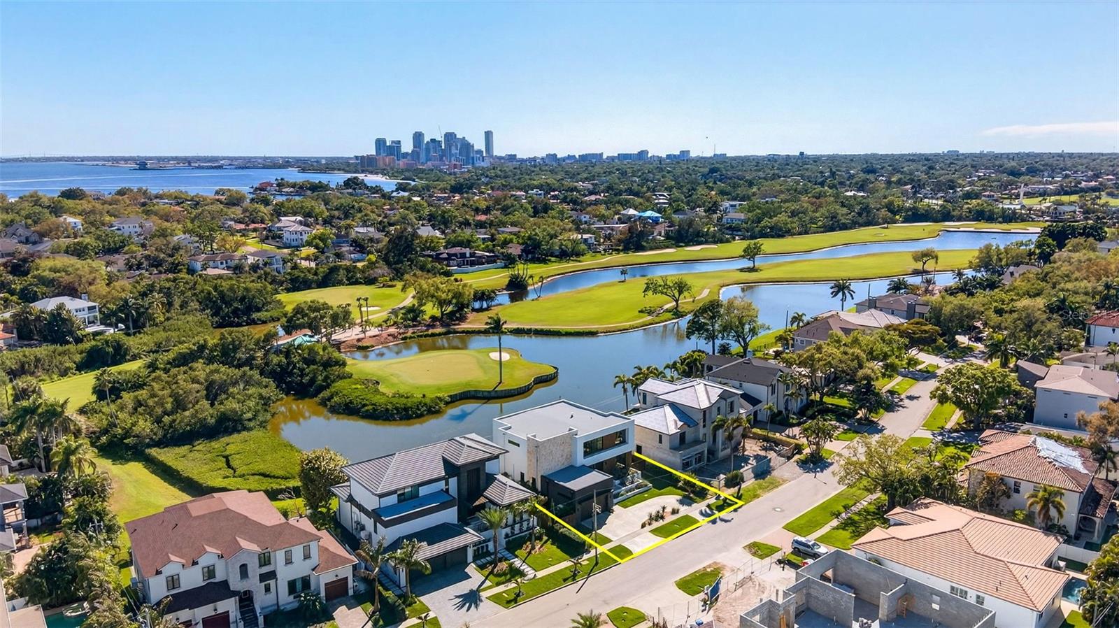 370 BELLEAIR Dr ST PETERSBURG, FL 33704