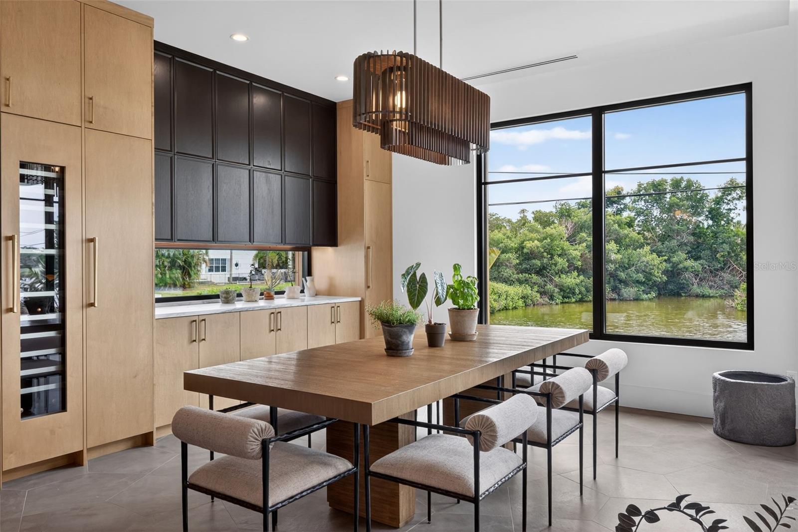 370 BELLEAIR Dr ST PETERSBURG, FL 33704