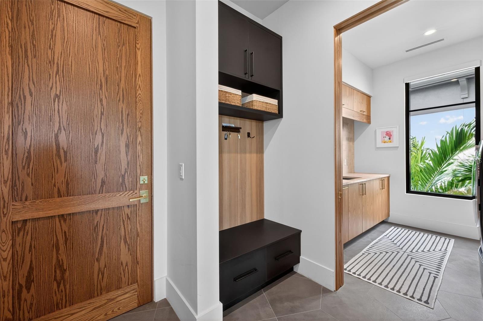 370 BELLEAIR Dr ST PETERSBURG, FL 33704