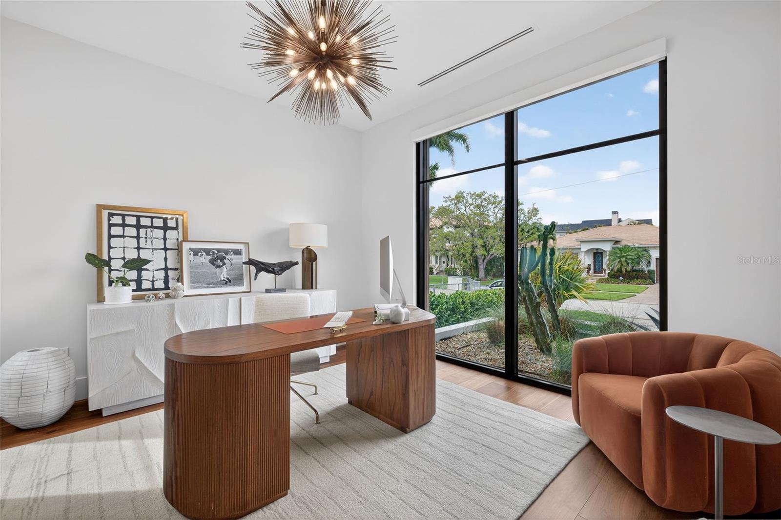 370 BELLEAIR Dr ST PETERSBURG, FL 33704