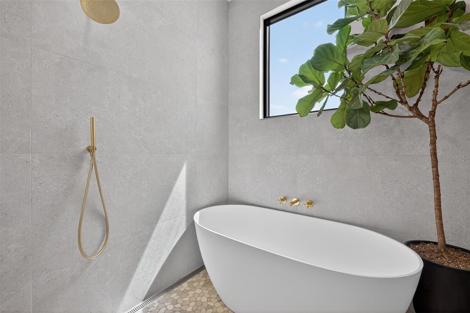 370 BELLEAIR Dr ST PETERSBURG, FL 33704