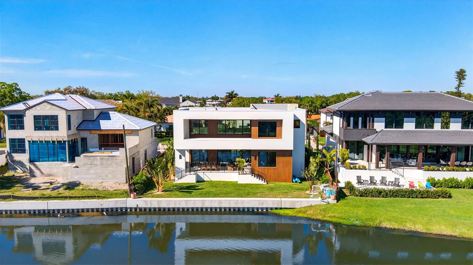 370 BELLEAIR Dr ST PETERSBURG, FL 33704