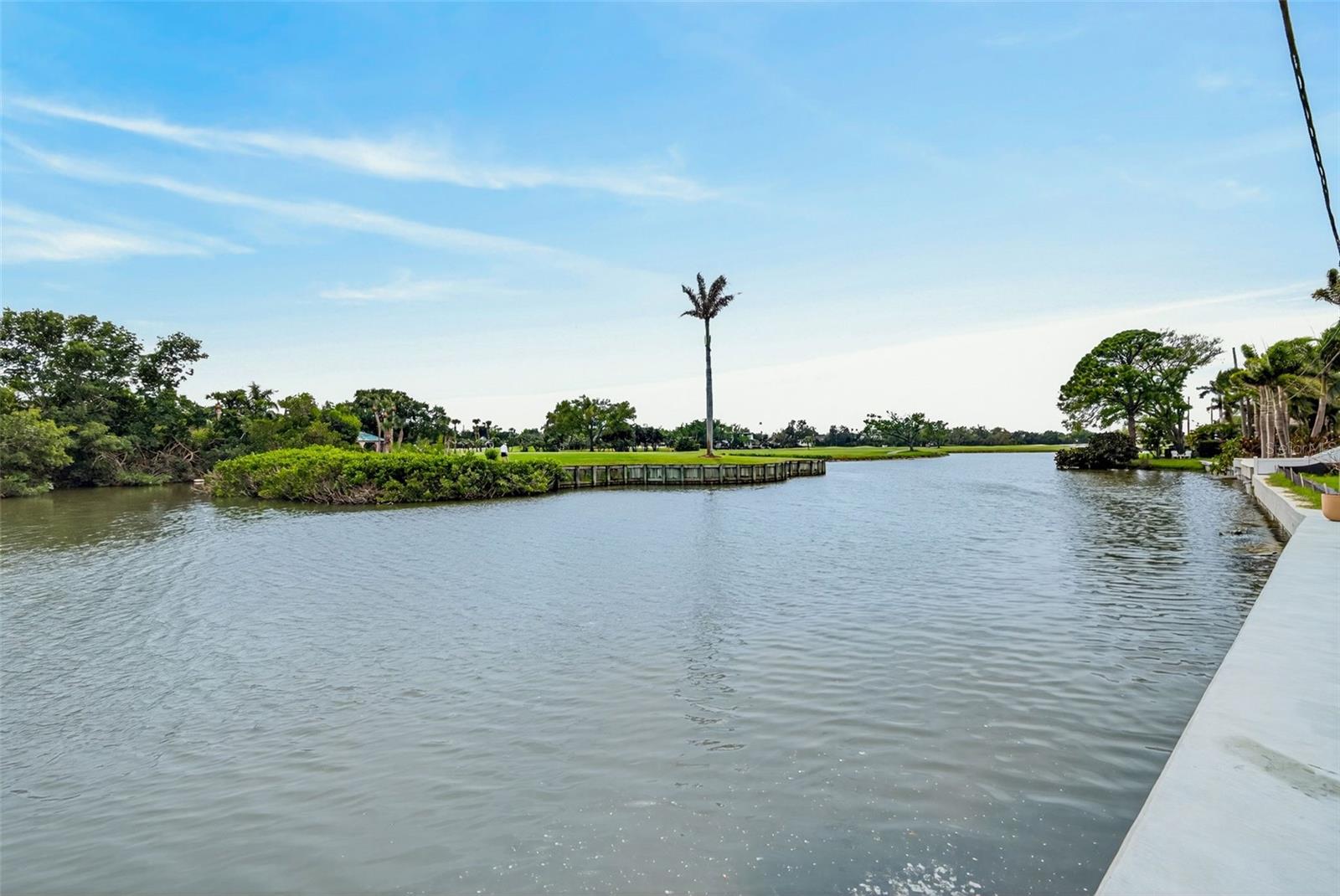 370 BELLEAIR Dr ST PETERSBURG, FL 33704