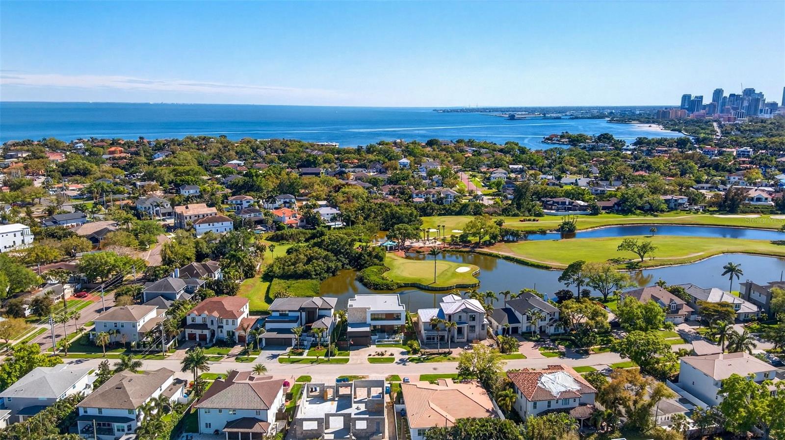 370 BELLEAIR Dr ST PETERSBURG, FL 33704