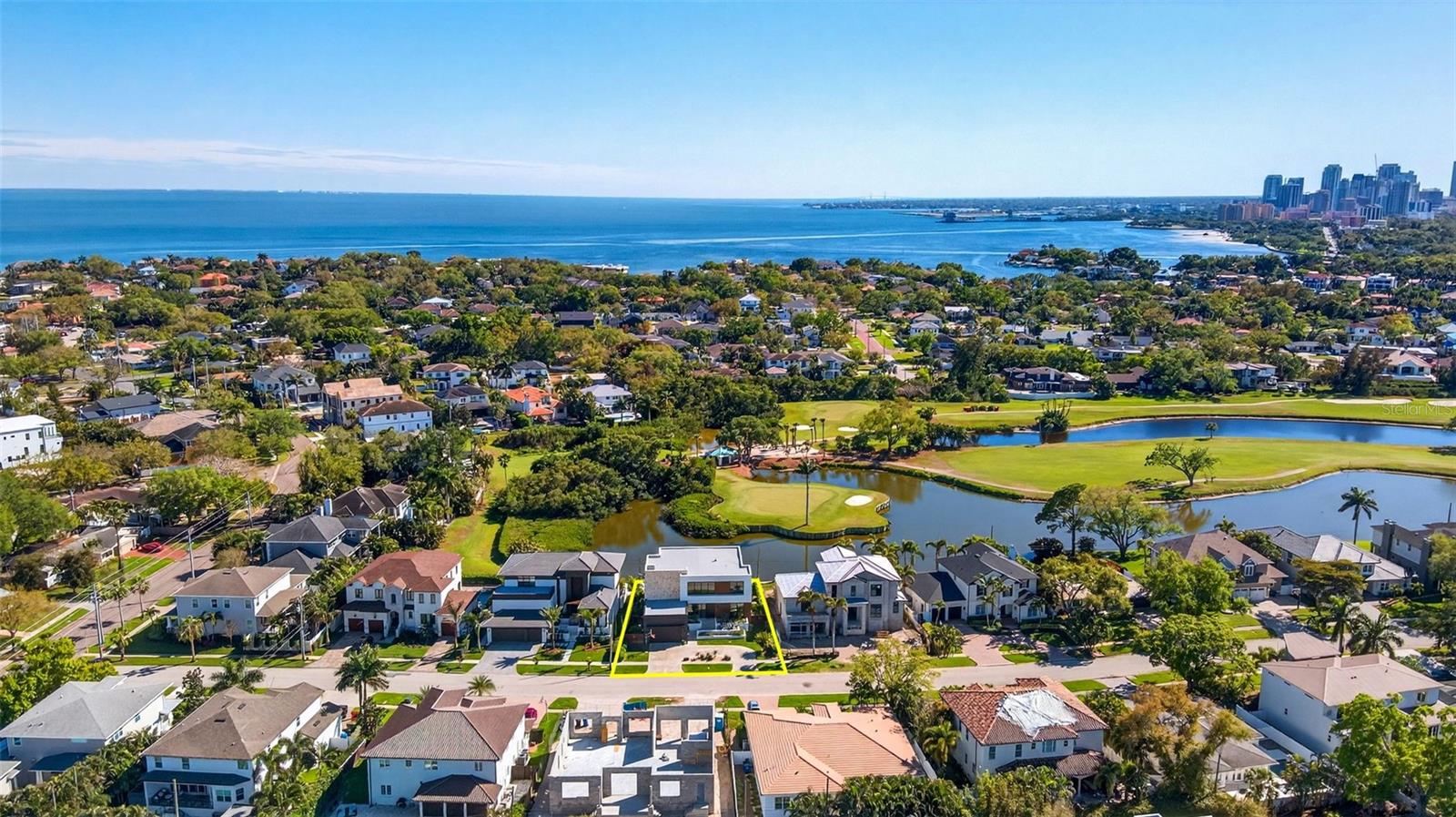 370 BELLEAIR Dr ST PETERSBURG, FL 33704