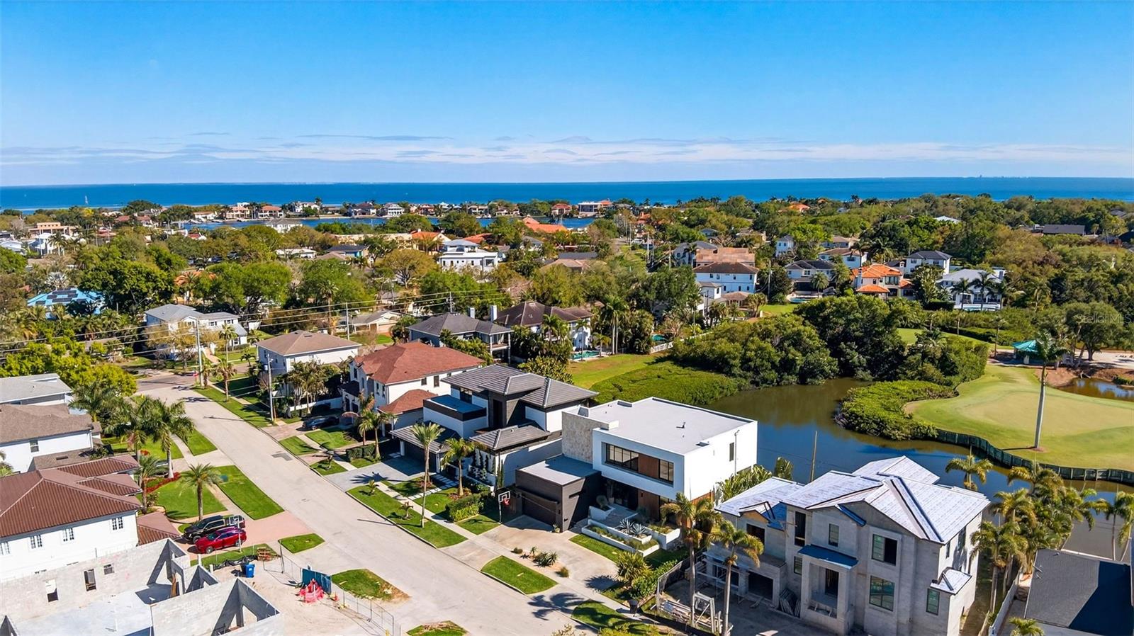 370 BELLEAIR Dr ST PETERSBURG, FL 33704