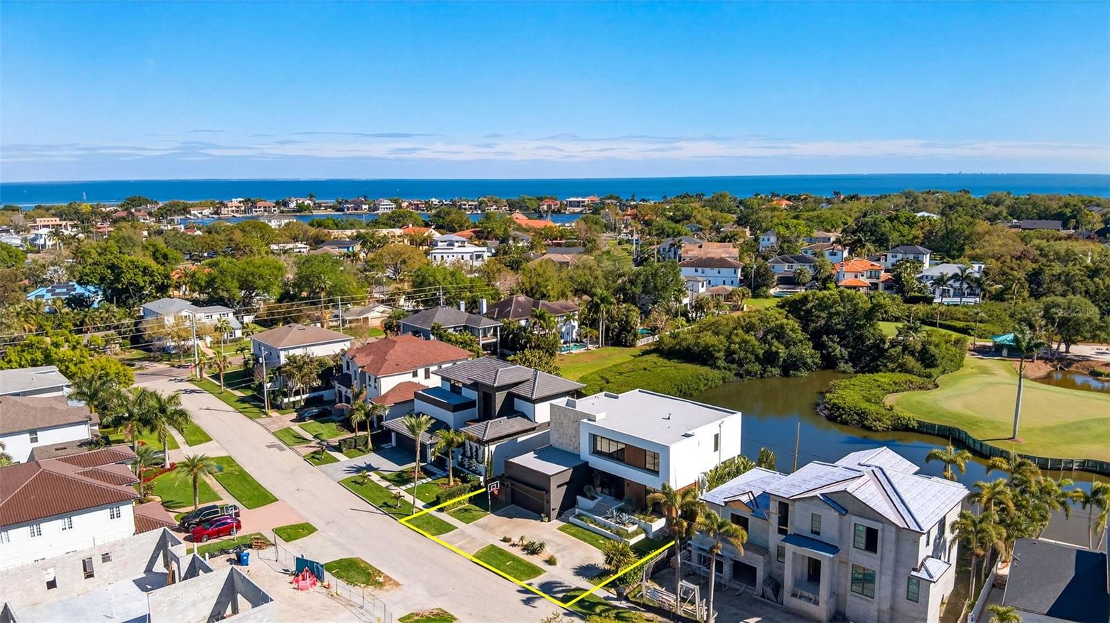 370 BELLEAIR Dr ST PETERSBURG, FL 33704