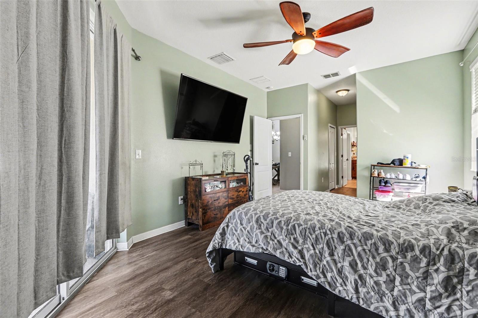 2130 ROANOKE Spgs Dr RUSKIN, FL 33570