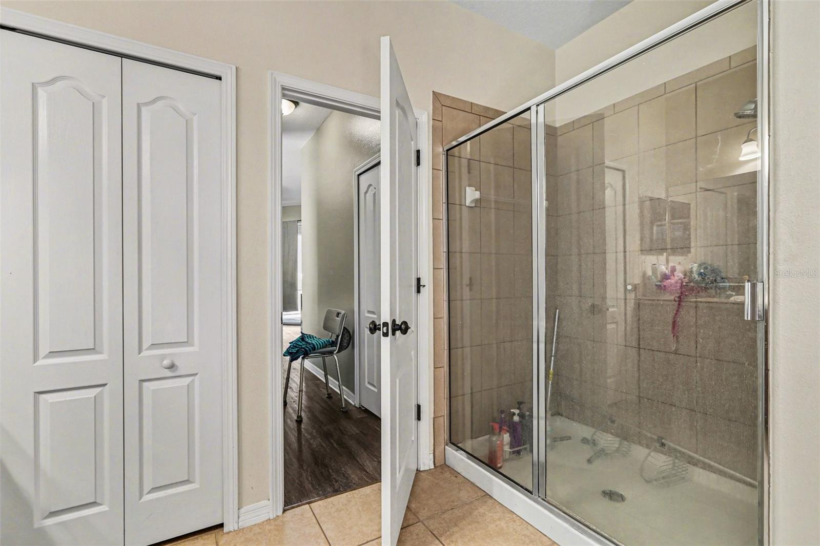 2130 ROANOKE Spgs Dr RUSKIN, FL 33570