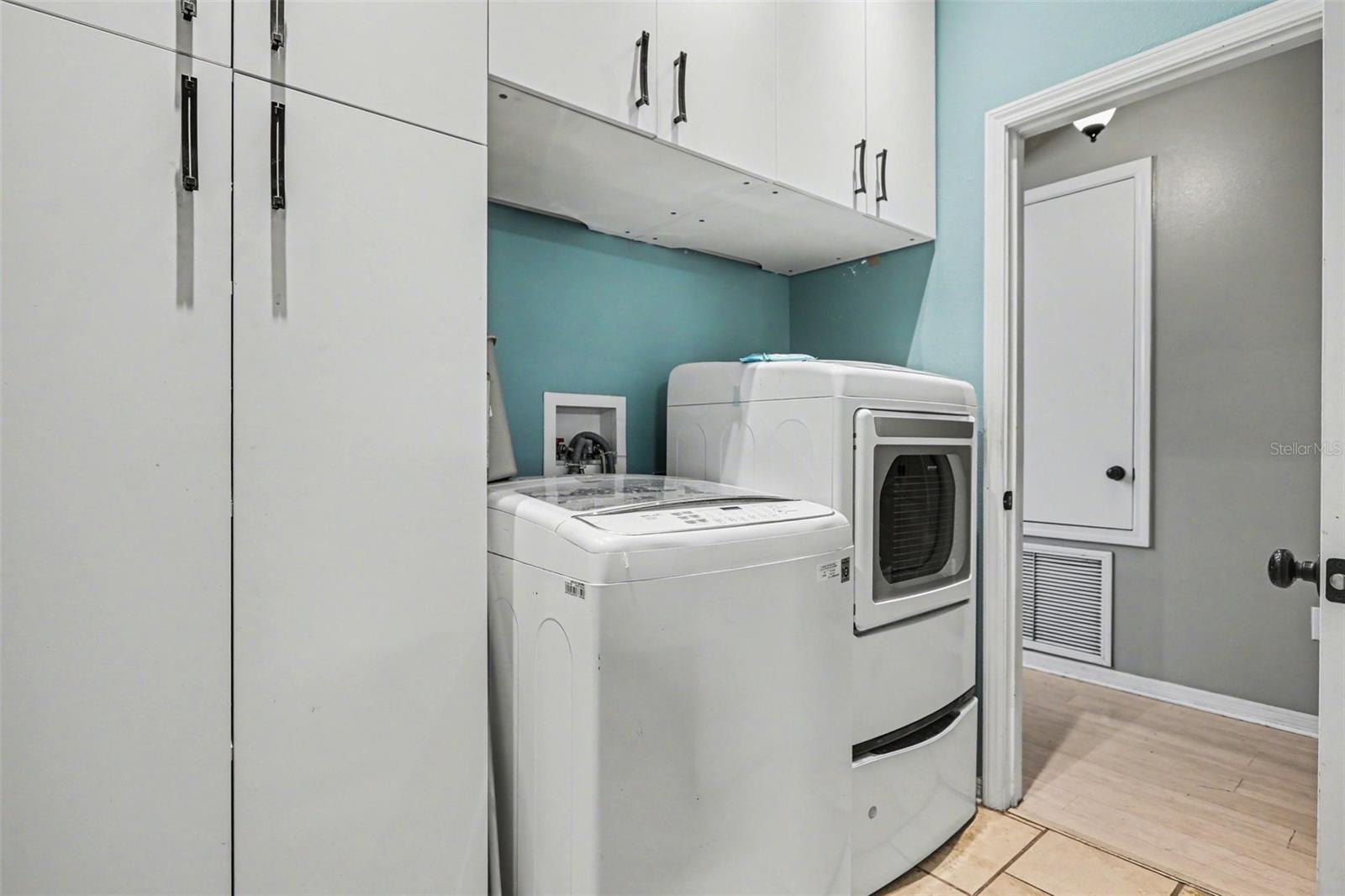 2130 ROANOKE Spgs Dr RUSKIN, FL 33570