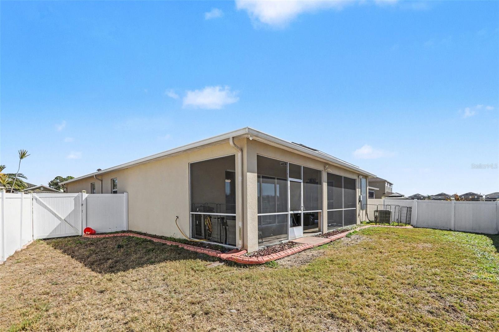 2130 ROANOKE Spgs Dr RUSKIN, FL 33570