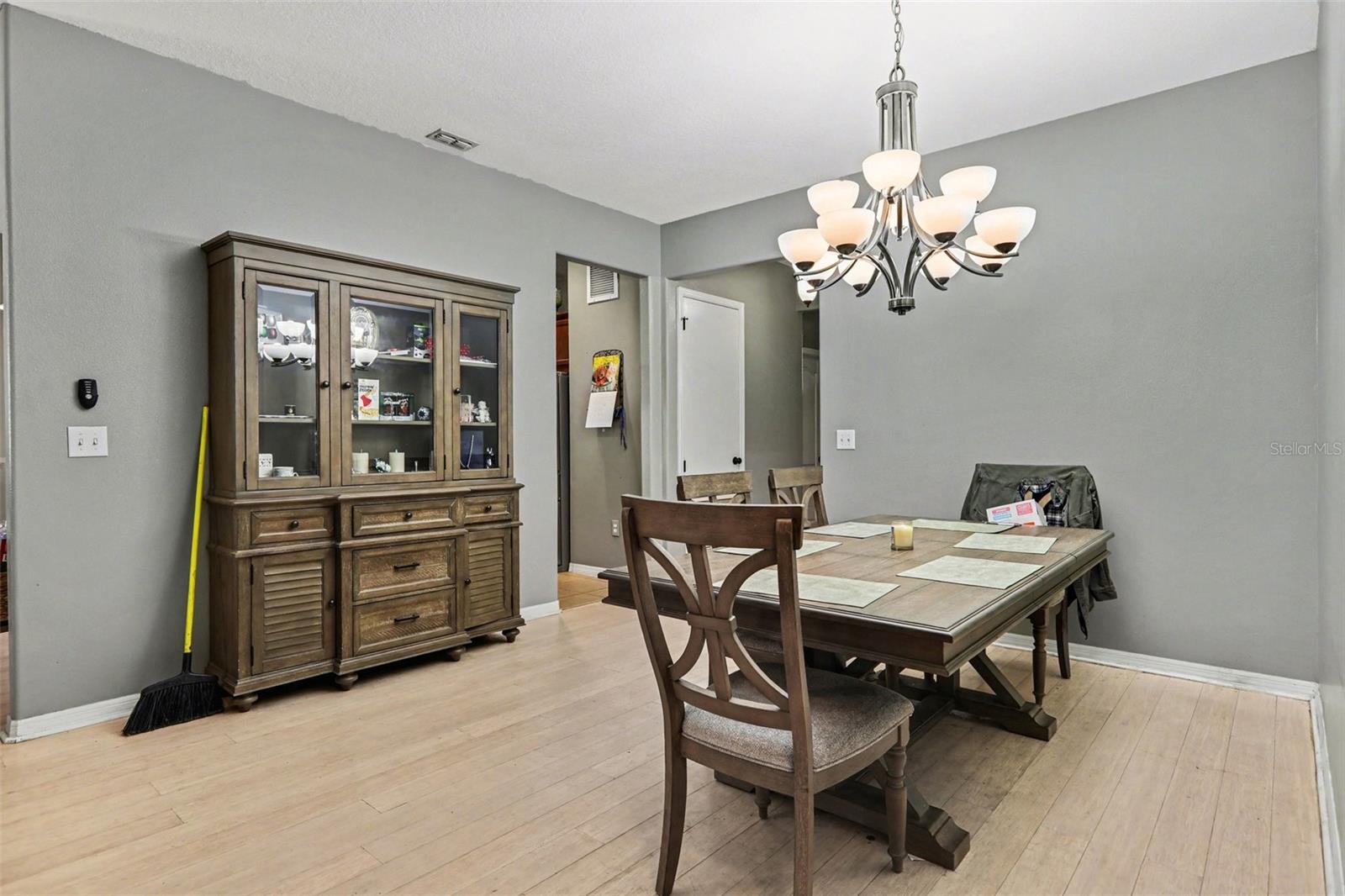 2130 ROANOKE Spgs Dr RUSKIN, FL 33570