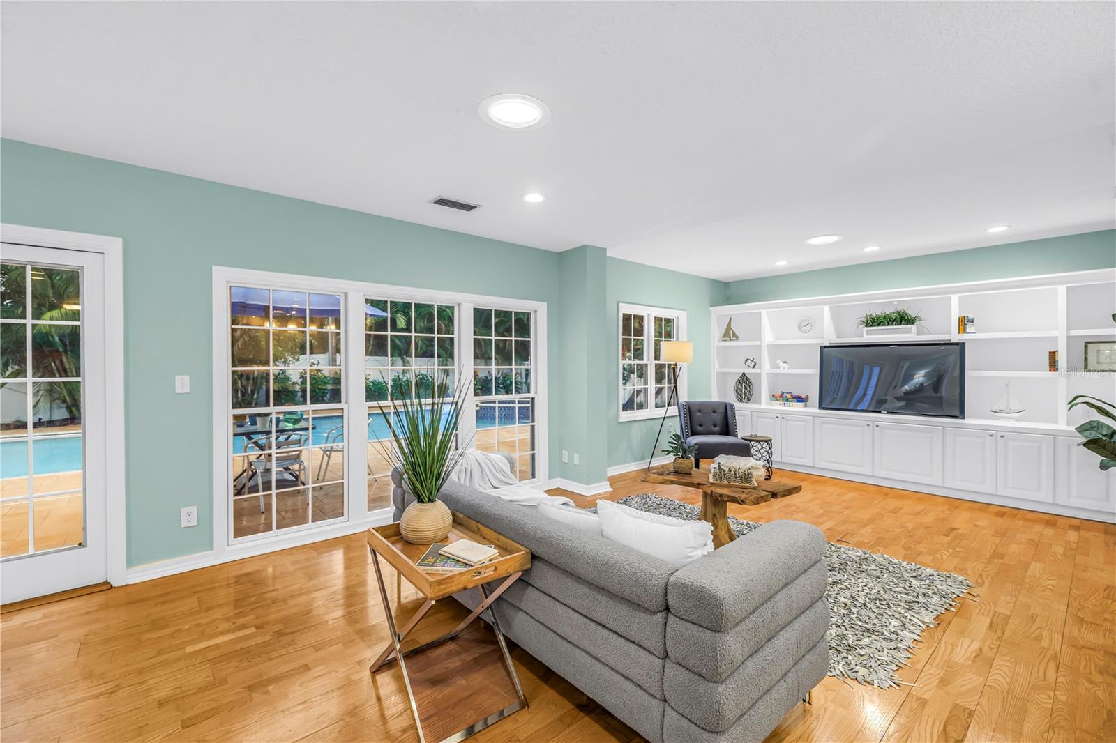 146 GIRALDA Blvd ST PETERSBURG, FL 33704