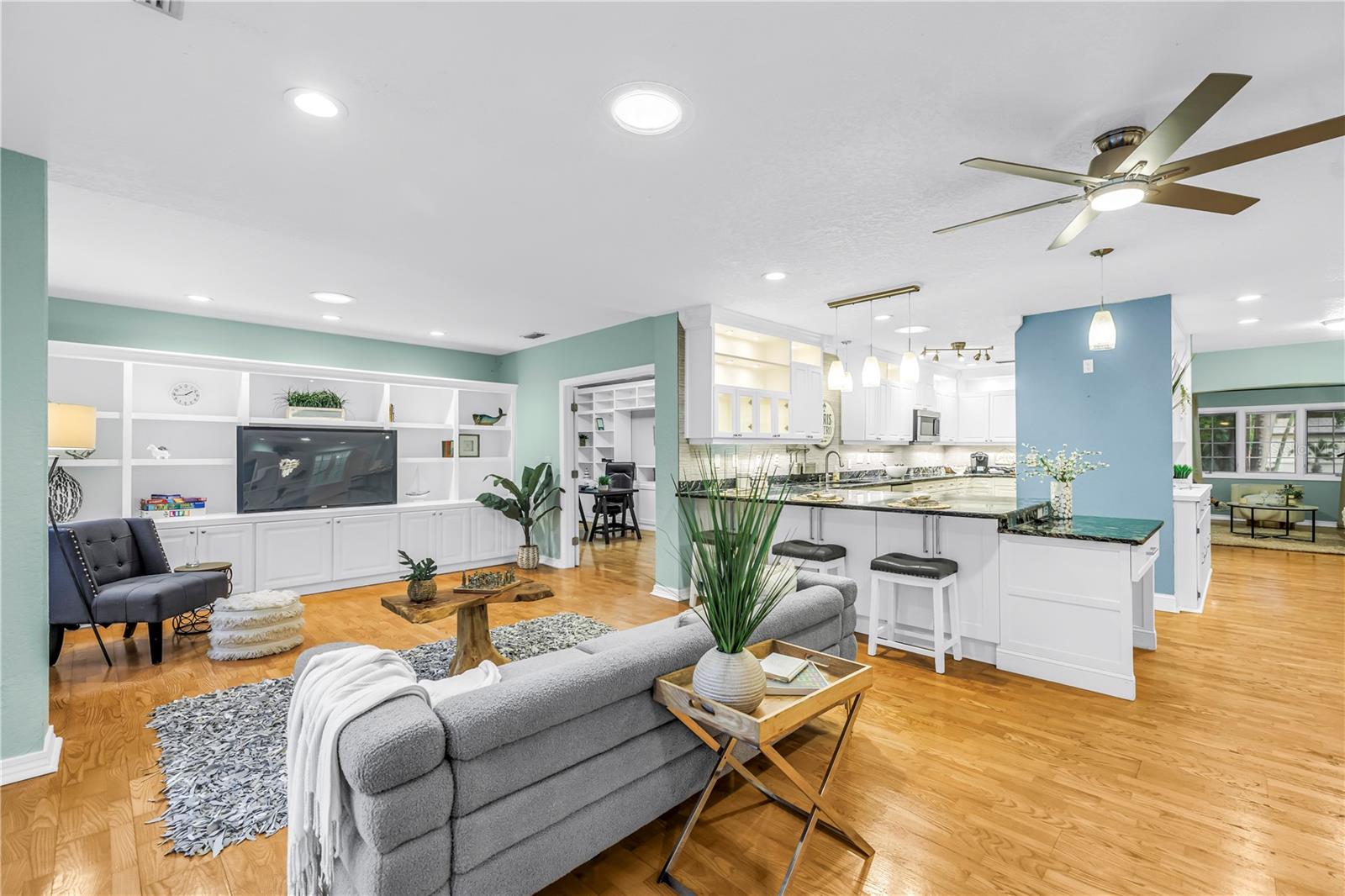 146 GIRALDA Blvd ST PETERSBURG, FL 33704