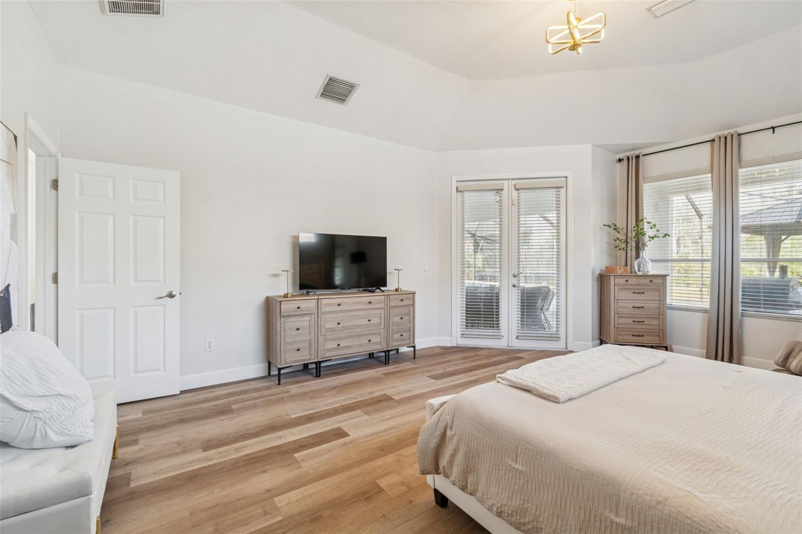 8210 NATURE Cv Way TAMPA, FL 33647