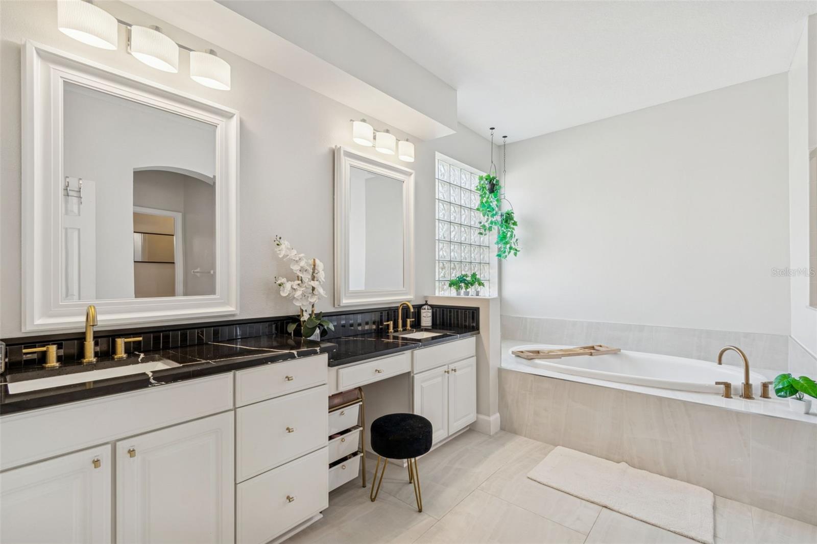 8210 NATURE Cv Way TAMPA, FL 33647