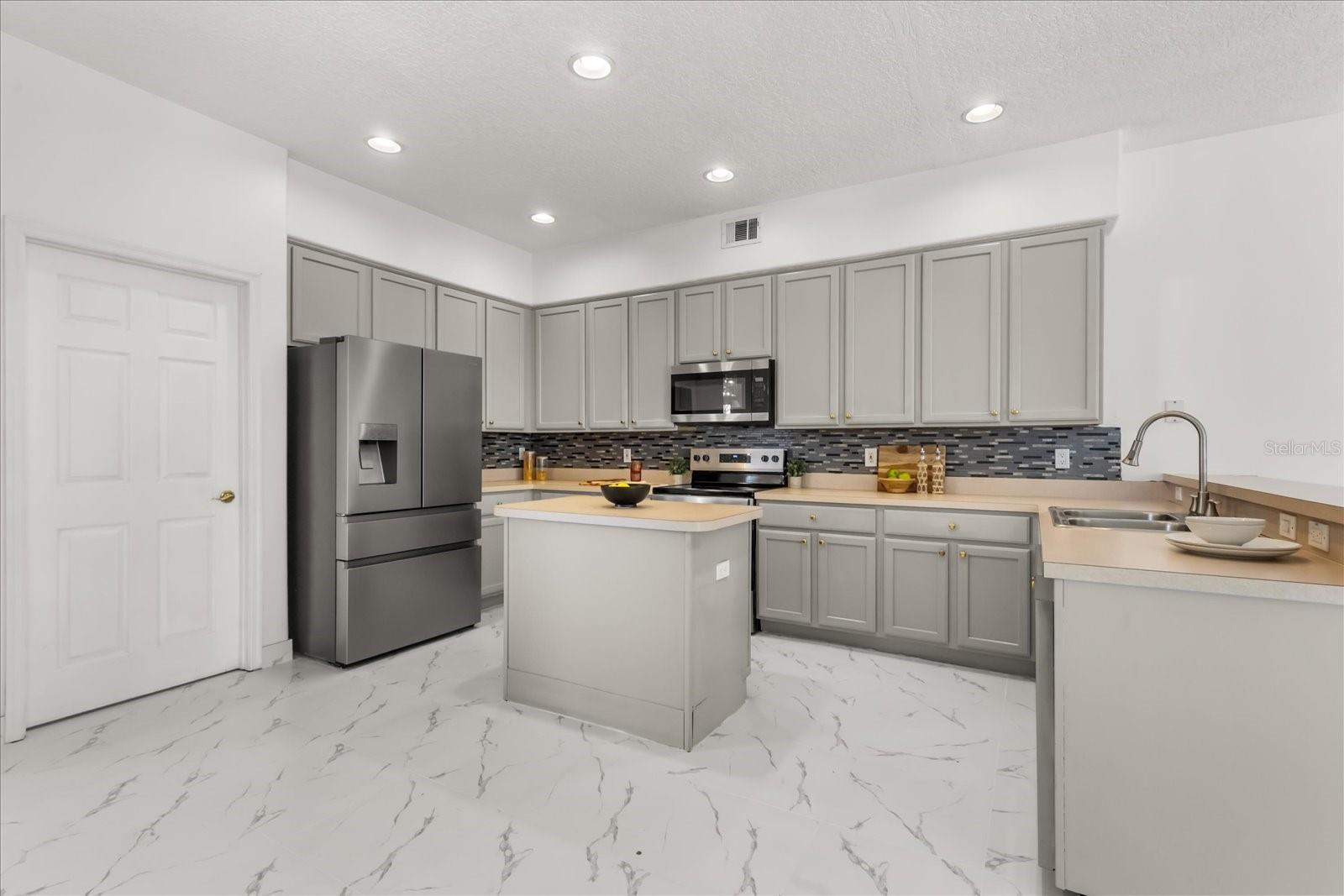 2205 WINTERMERE POINTE Dr WINTER GARDEN, FL 34787