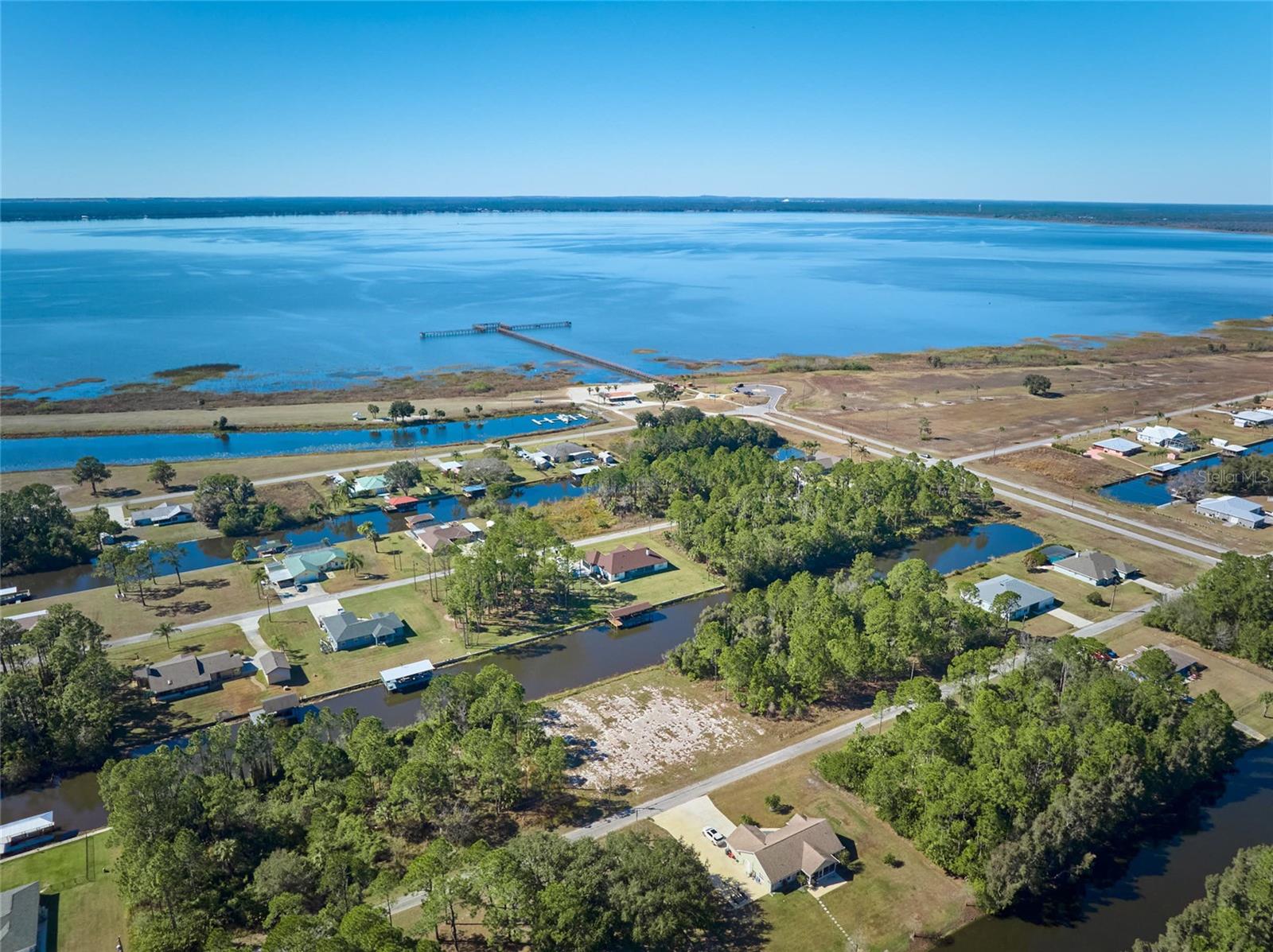 9 AVOCADO Dr INDIAN LAKE ESTATES, FL 33855