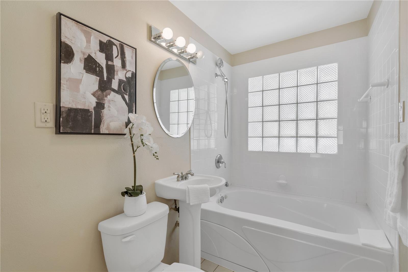 2400 ANDALUSIA Way ST PETERSBURG, FL 33704