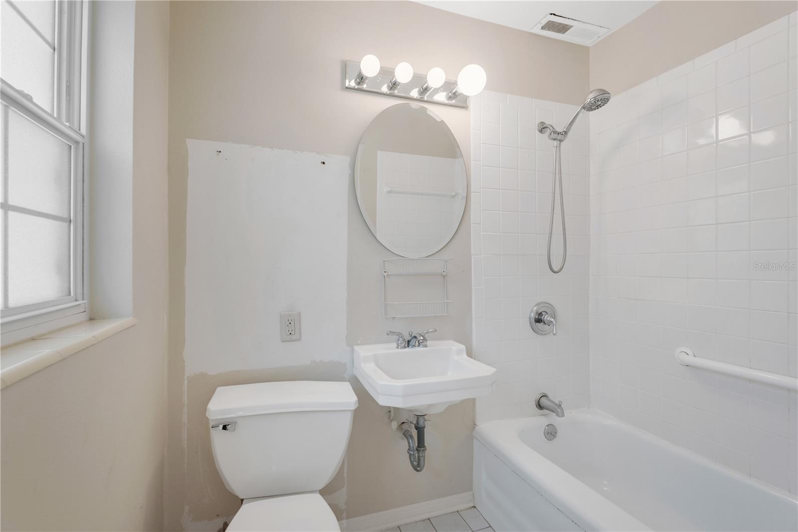 2400 ANDALUSIA Way ST PETERSBURG, FL 33704