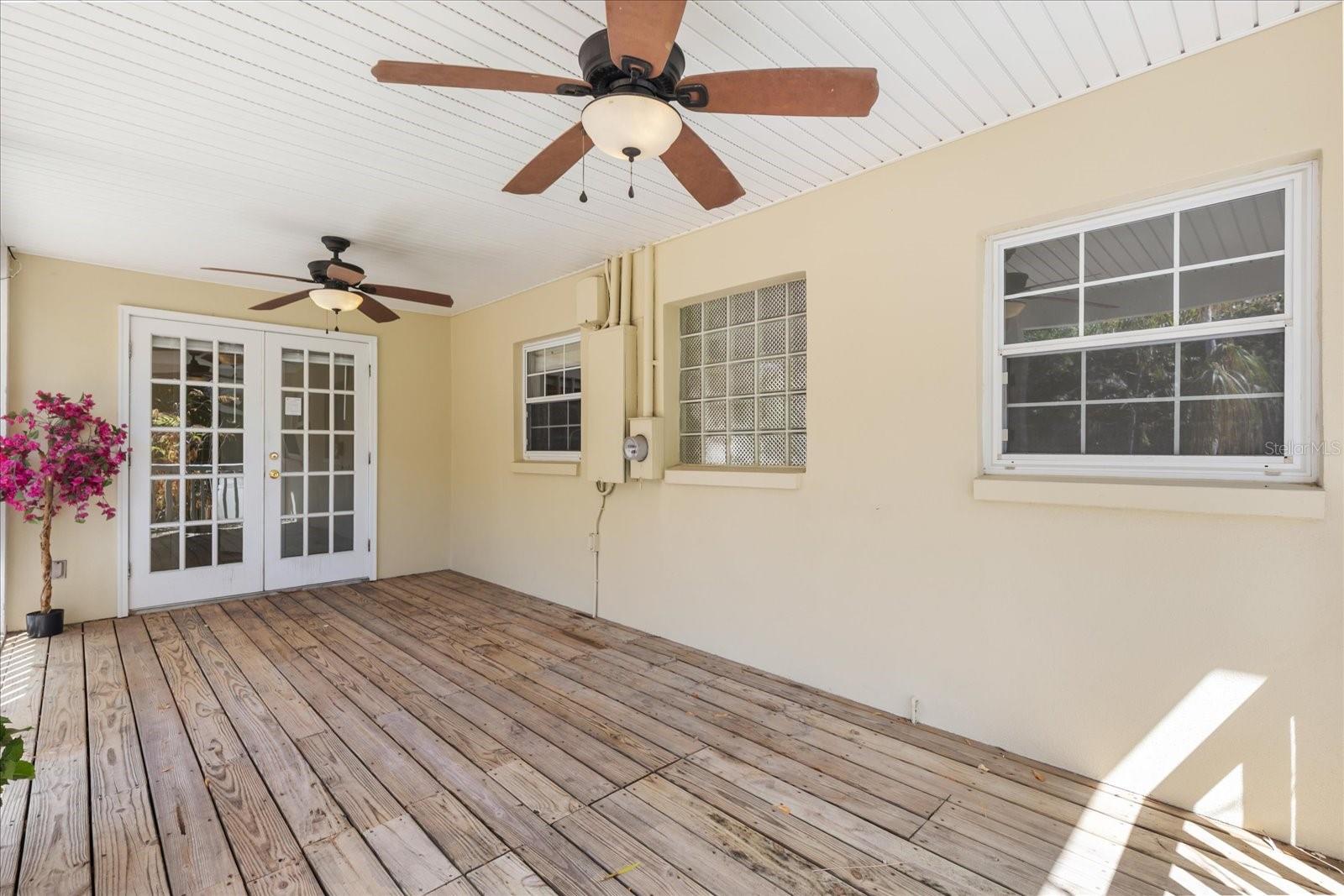 2400 ANDALUSIA Way ST PETERSBURG, FL 33704