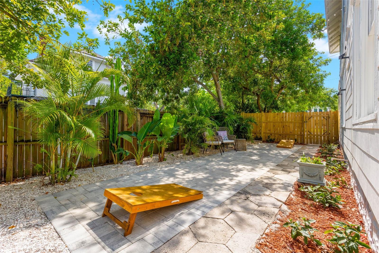 1423 Dr MARTIN LUTHER KING JR St ST PETERSBURG, FL 33704