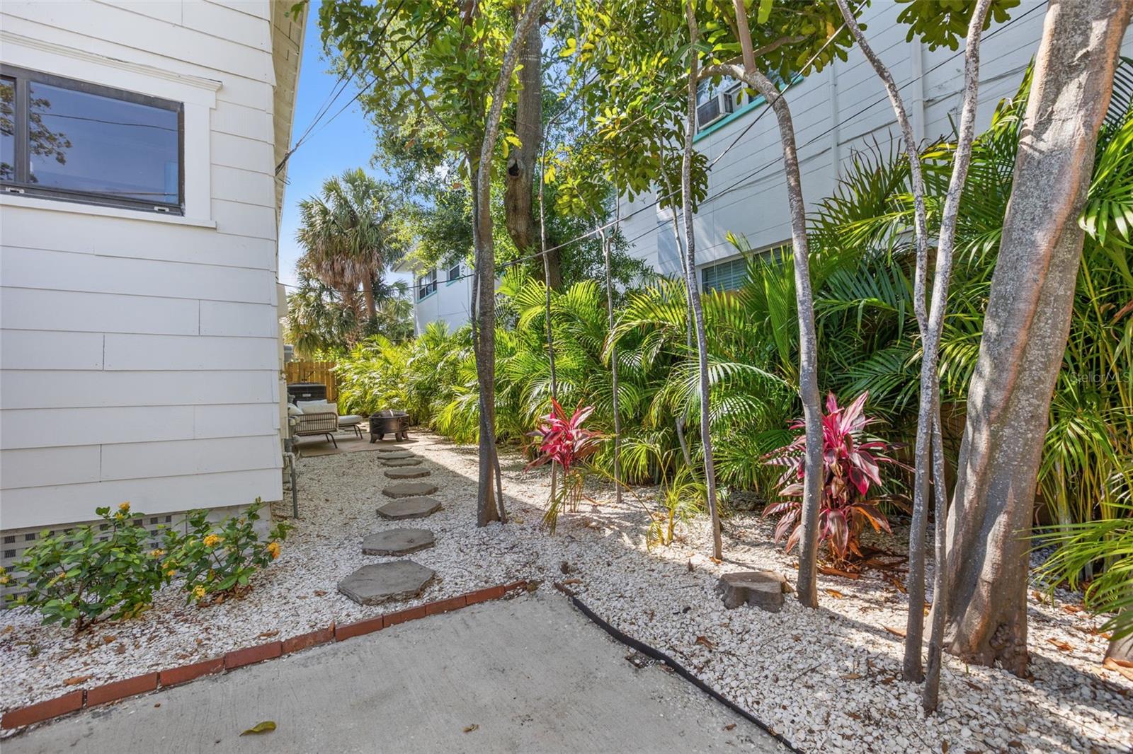 1423 Dr MARTIN LUTHER KING JR St ST PETERSBURG, FL 33704