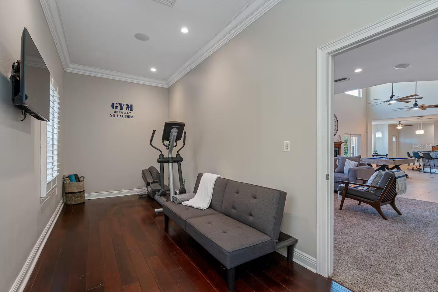 151 LAKESIDE Dr SANFORD, FL 32773