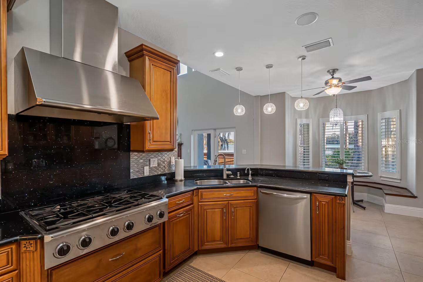 151 LAKESIDE Dr SANFORD, FL 32773