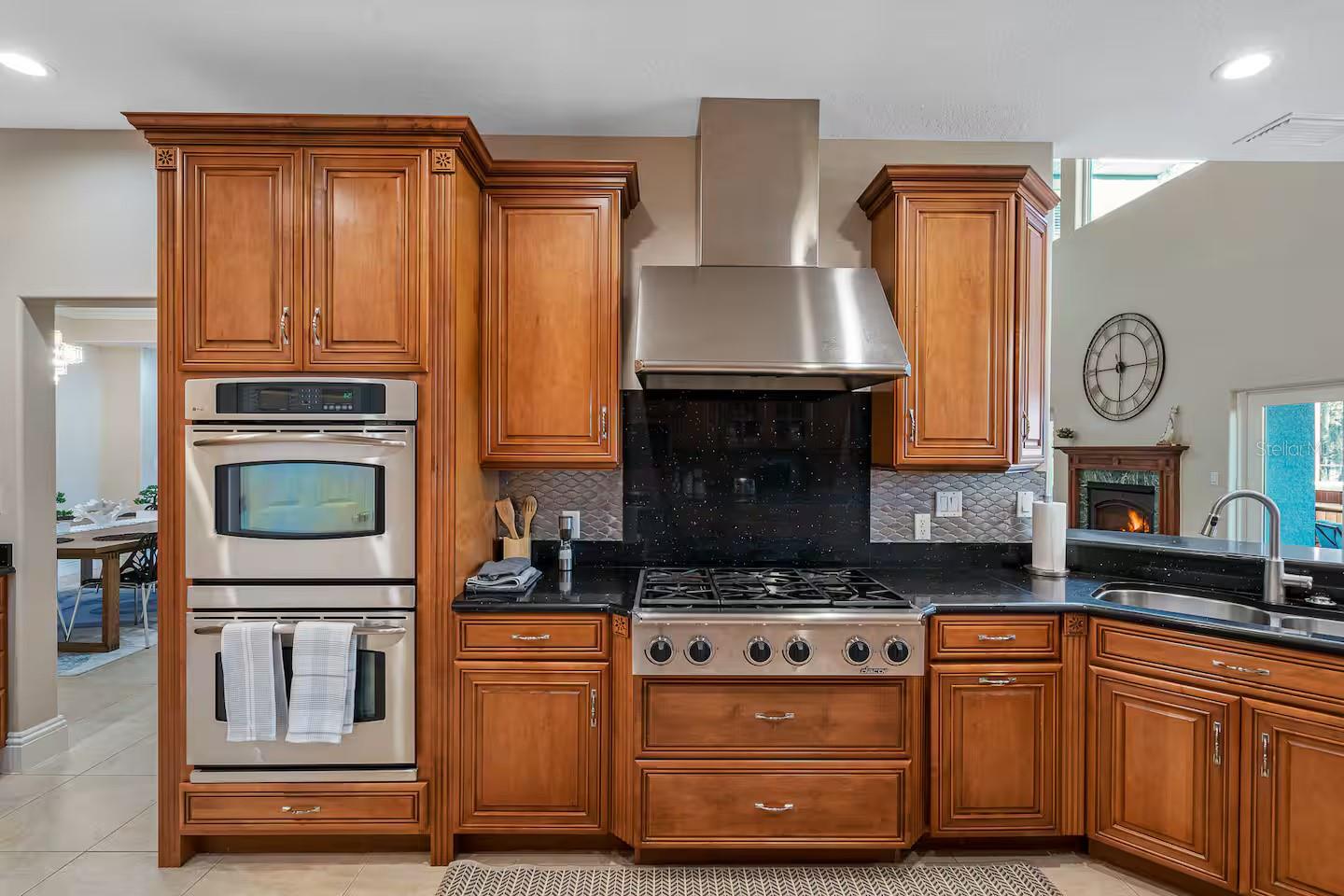 151 LAKESIDE Dr SANFORD, FL 32773