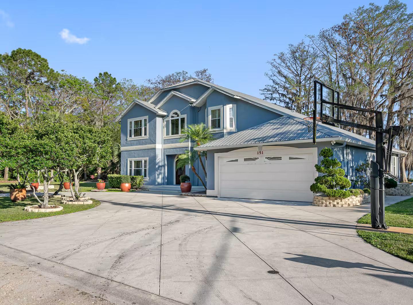 151 LAKESIDE Dr SANFORD, FL 32773