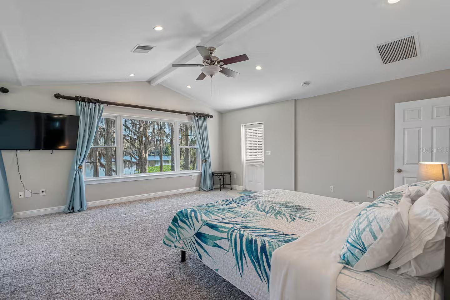 151 LAKESIDE Dr SANFORD, FL 32773