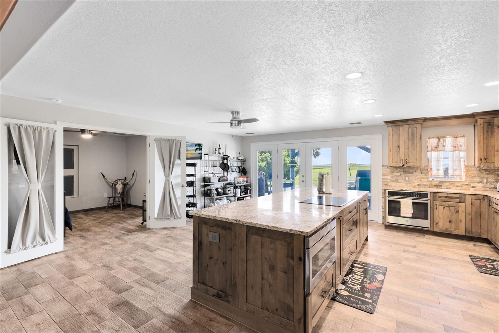 2541 RIDGEWAY Dr KISSIMMEE, FL 34746