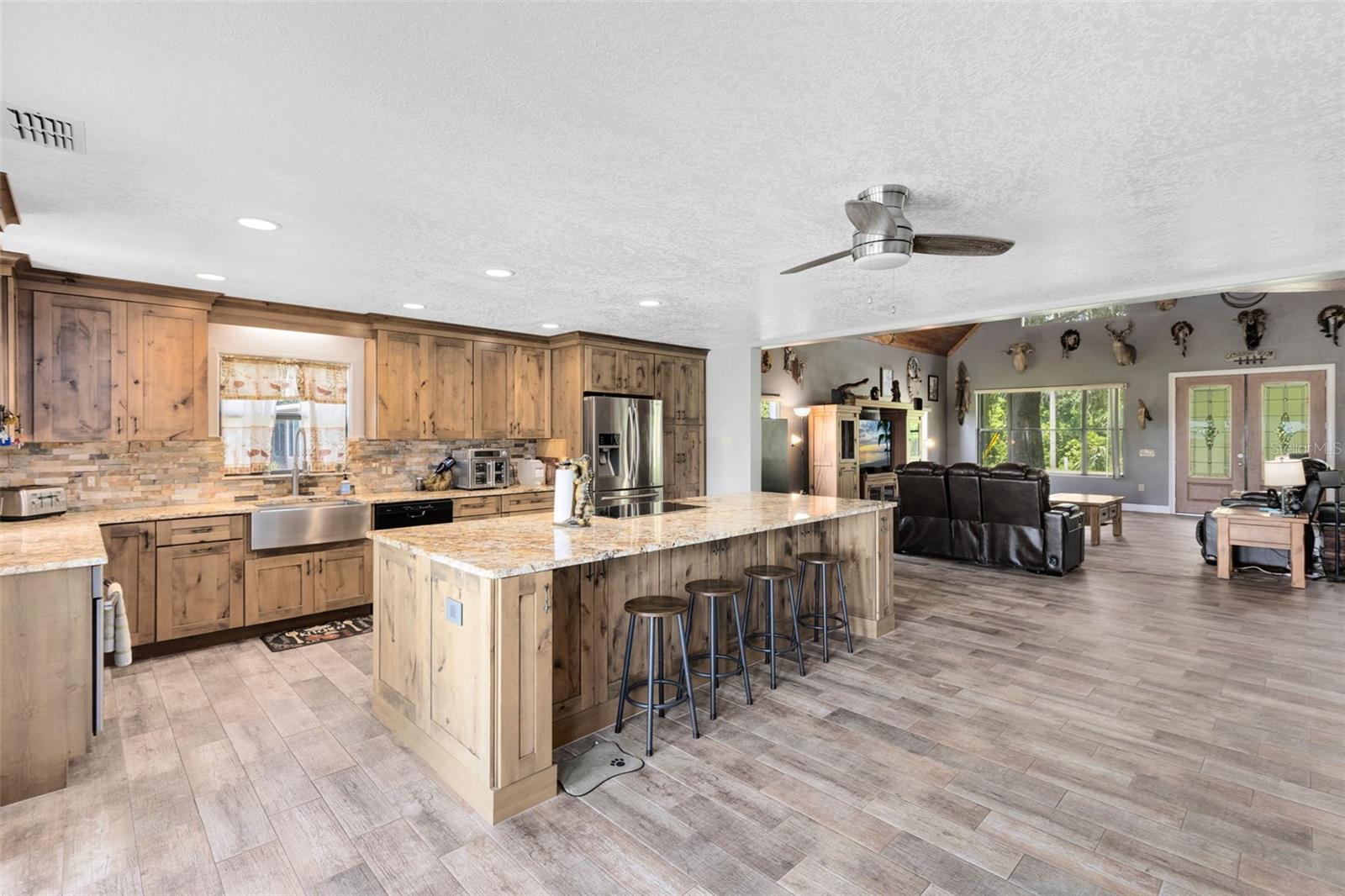 2541 RIDGEWAY Dr KISSIMMEE, FL 34746