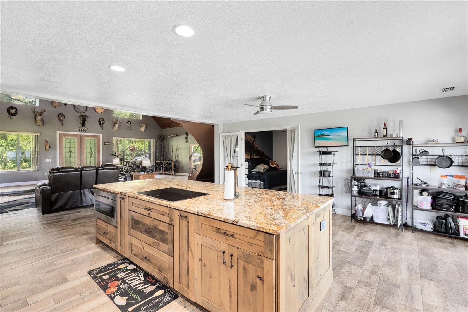 2541 RIDGEWAY Dr KISSIMMEE, FL 34746