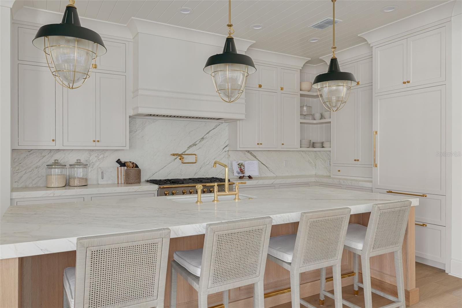 705 17TH Ave ST PETERSBURG, FL 33704