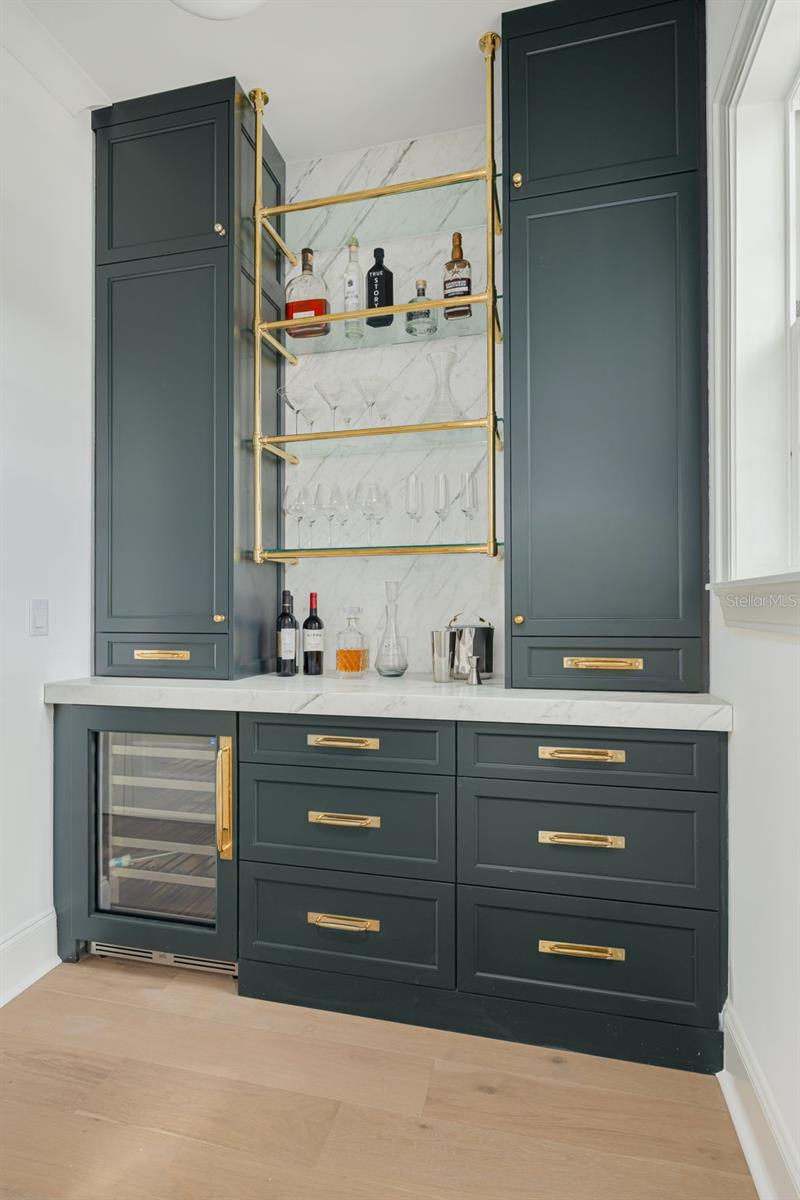 705 17TH Ave ST PETERSBURG, FL 33704