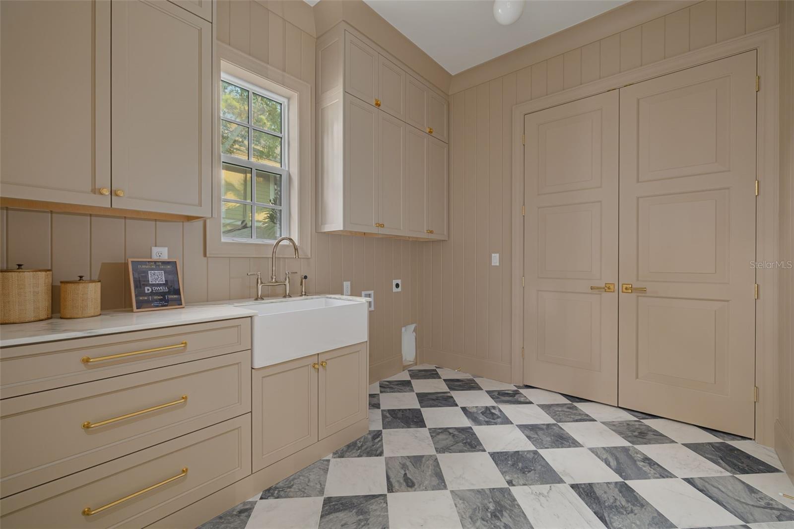 705 17TH Ave ST PETERSBURG, FL 33704