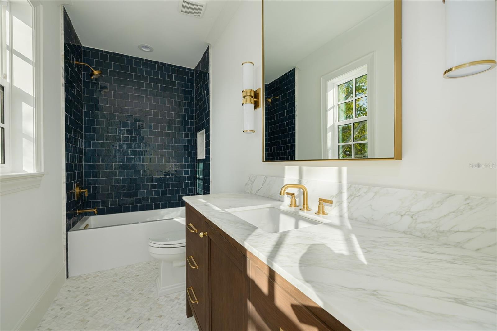 705 17TH Ave ST PETERSBURG, FL 33704