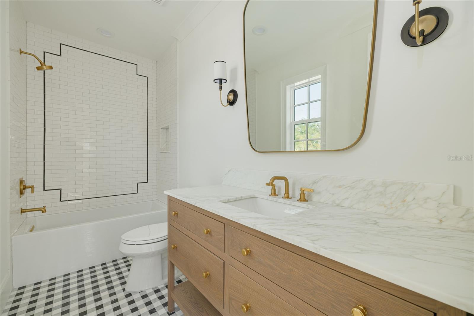 705 17TH Ave ST PETERSBURG, FL 33704