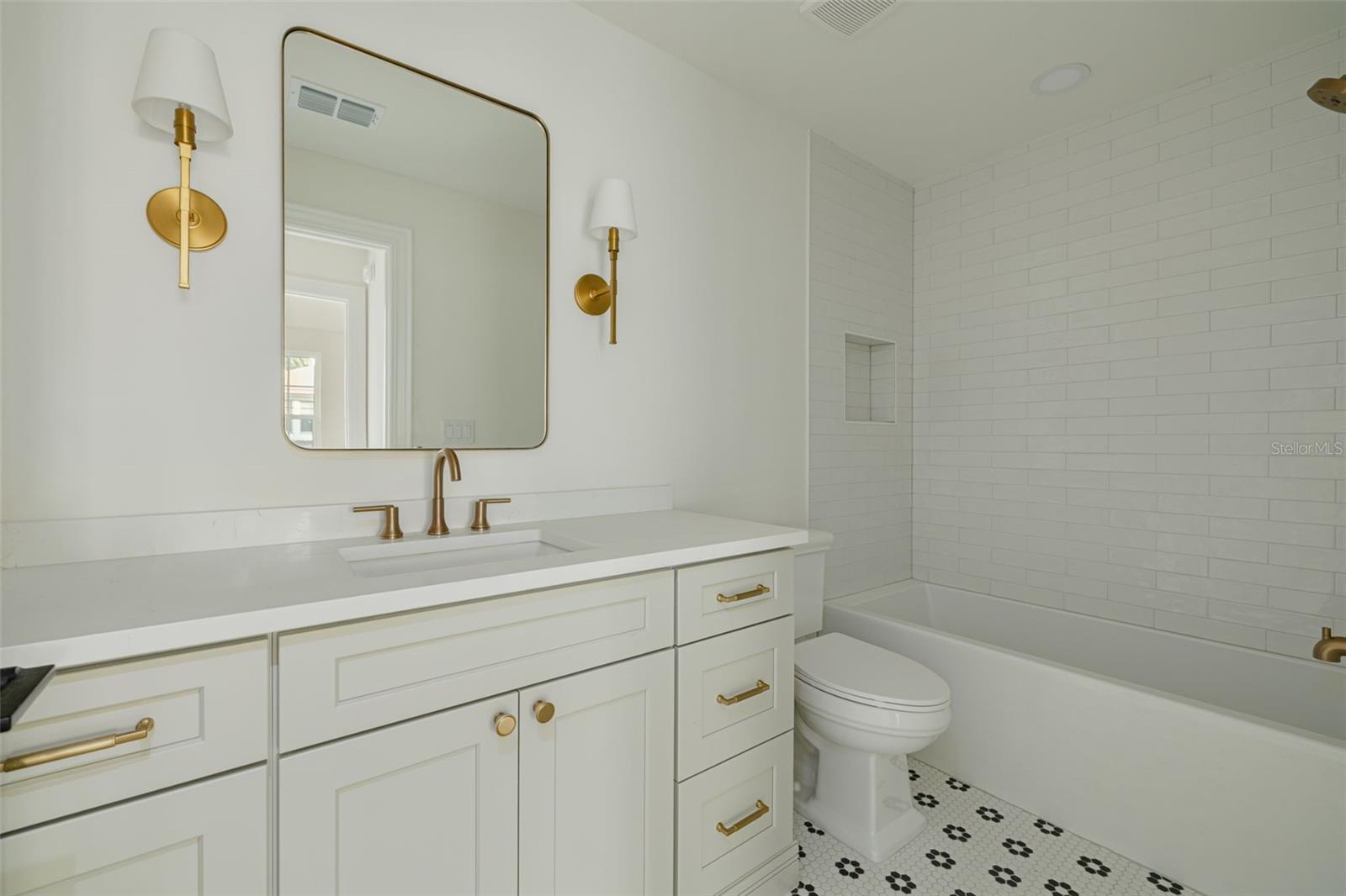 705 17TH Ave ST PETERSBURG, FL 33704