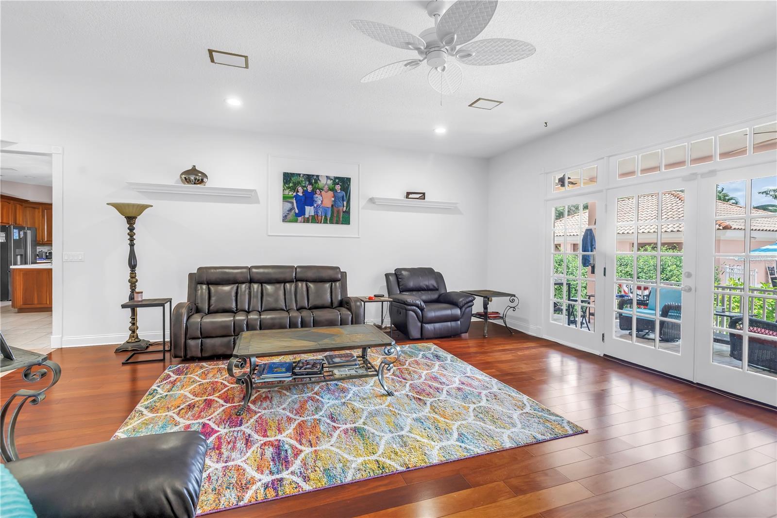 4930 SANDPIPER Ln ST PETERSBURG, FL 33711