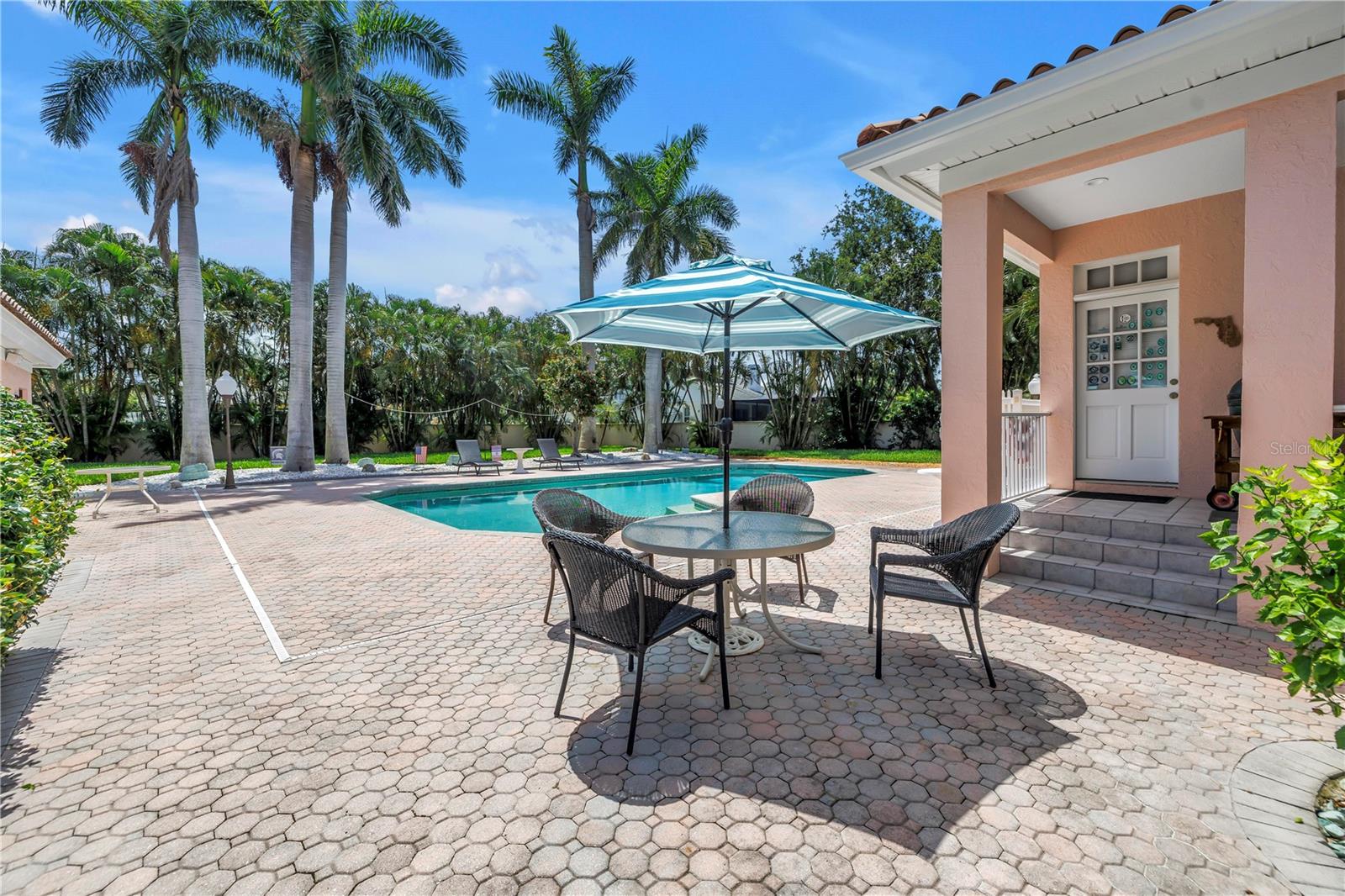 4930 SANDPIPER Ln ST PETERSBURG, FL 33711