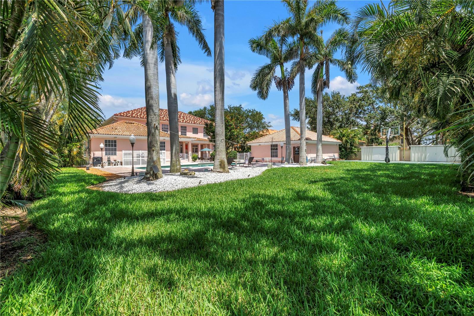 4930 SANDPIPER Ln ST PETERSBURG, FL 33711